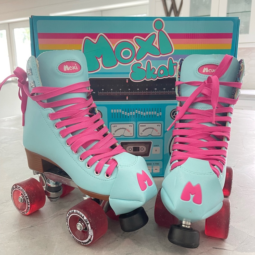 Moxi Beach Bunny Roller Skates